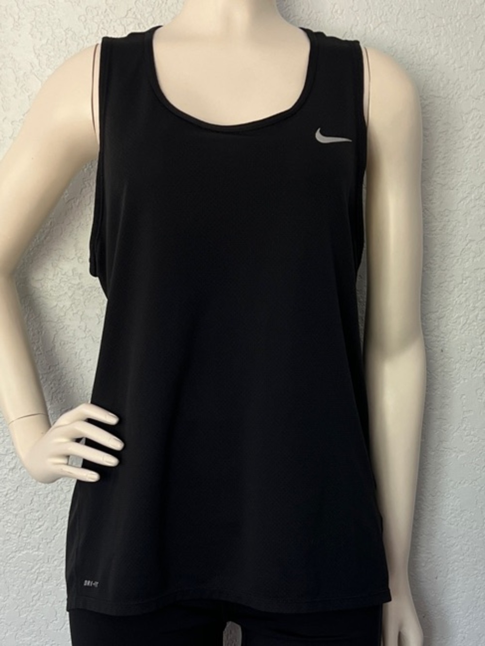 Nike Women’s Medium Black Dri-FIT RelaxedTank Top Running Gym  Workout Athletic